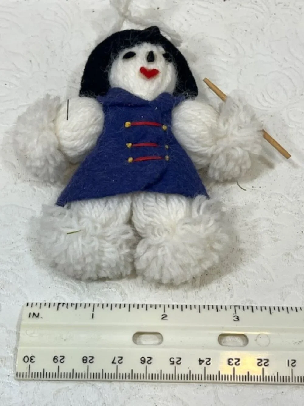 VTG Handmade White Looped Yarn Snowman Christmas Ornament Felt Clothing 4.25